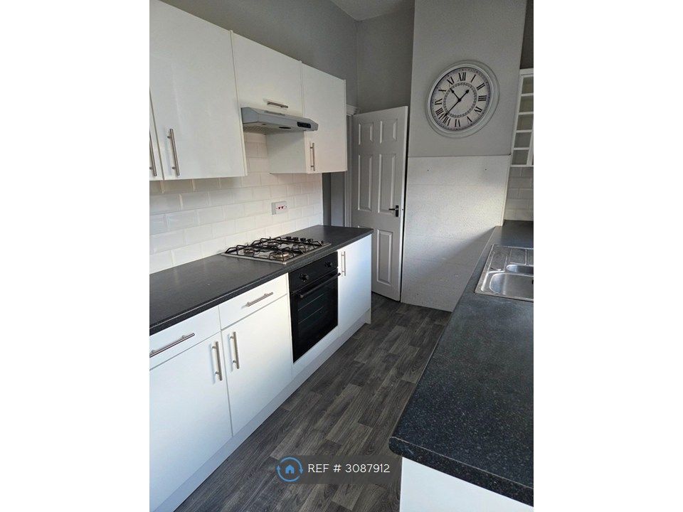Property photo 3 of 9 Kitchen