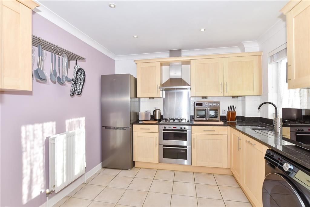 Property photo 2 of 9 Kitchen