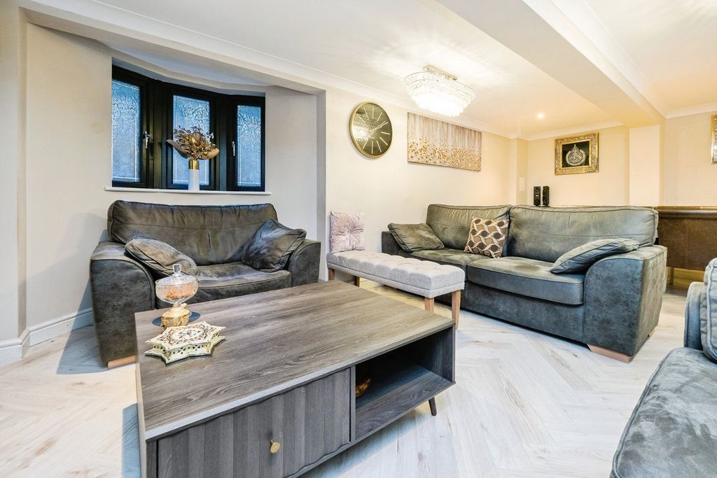 Property photo 3 of 25