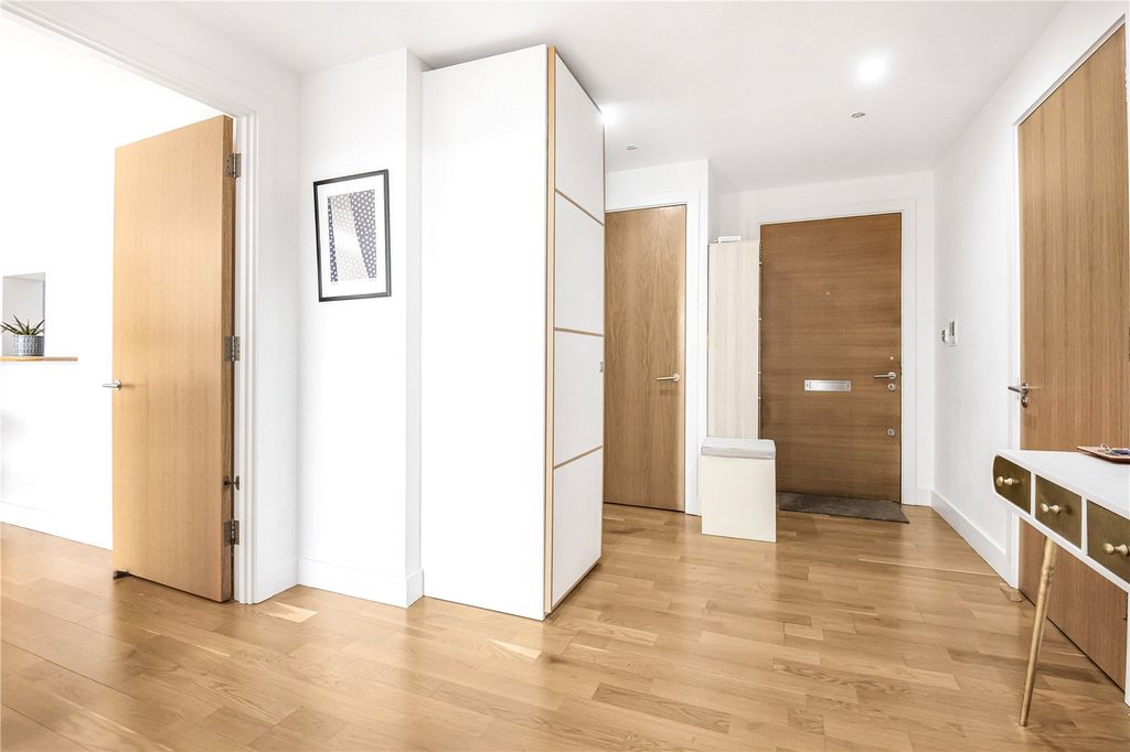 Property photo 2 of 20 Hall