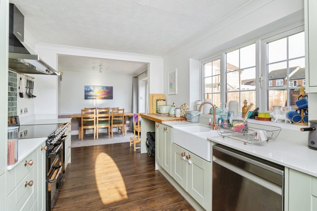 Property photo 3 of 16 Photo