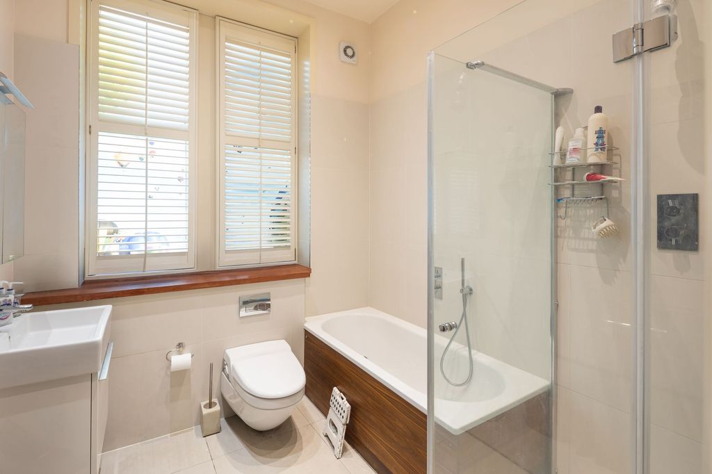 Property photo 3 of 7 Bathroom
