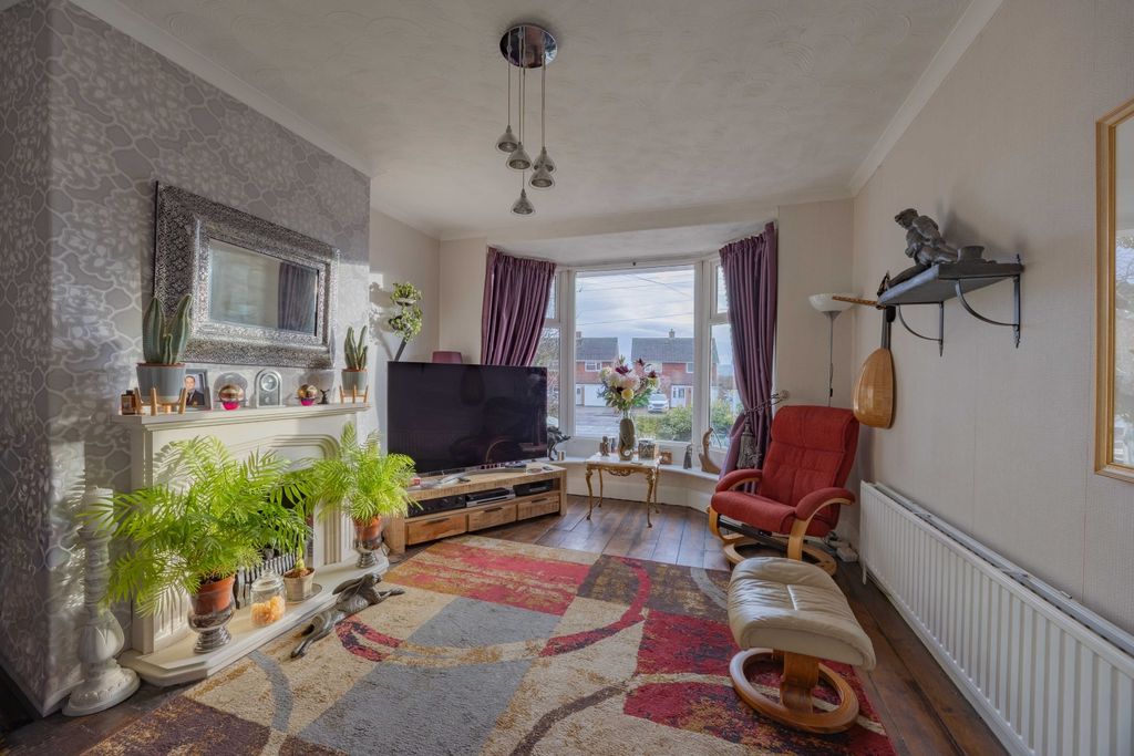 Property photo 2 of 27 Ewemove Taunton Ilminster Road (13)