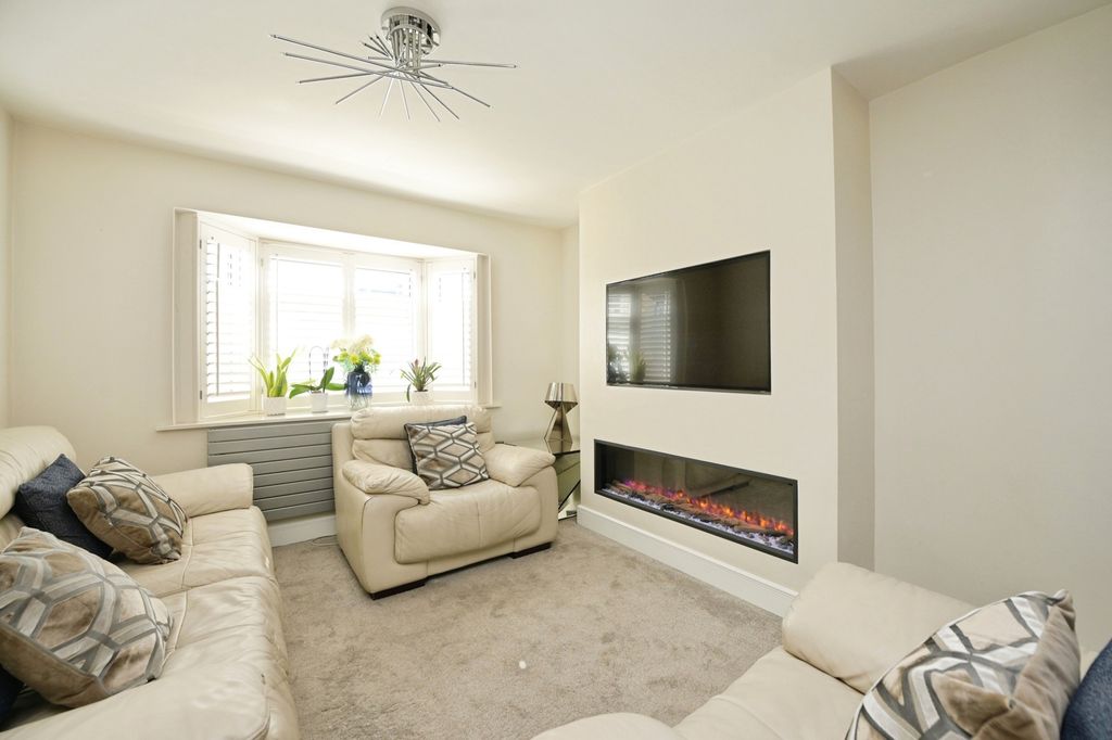 Property photo 2 of 19 Pbox-Img.Jpg