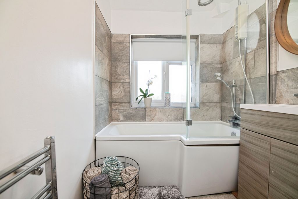 Property photo 3 of 20 Bathroom