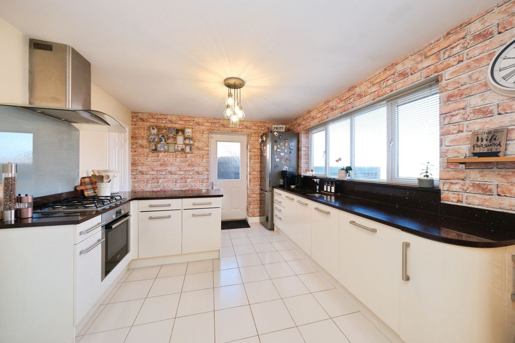 Property photo 2 of 20 Img_4966