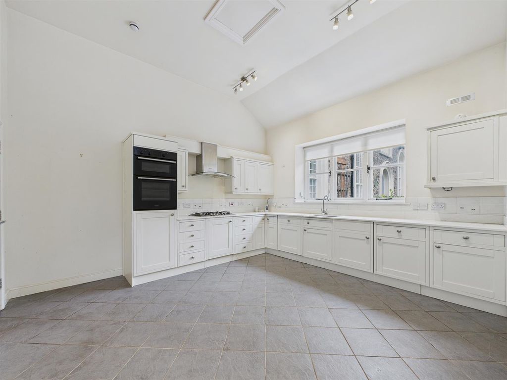 Property photo 3 of 20 Cam03972G0-Pr0147-Still010.Jpg