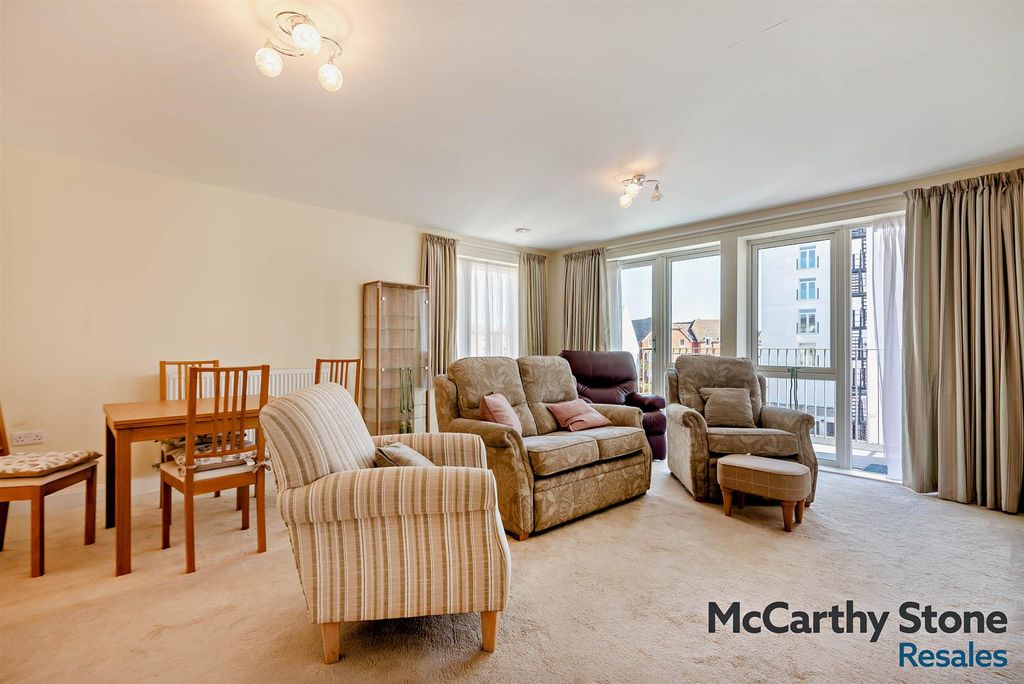 Property photo 2 of 25 8642016-Interior01-800.Jpg