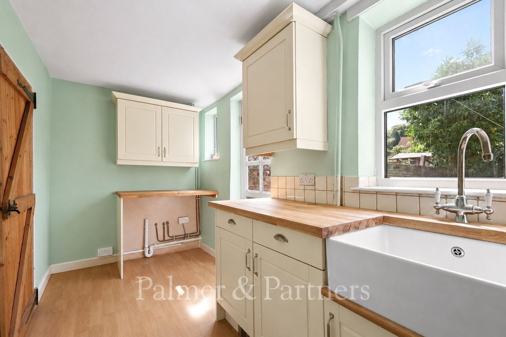 Property photo 2 of 10 Kitchen