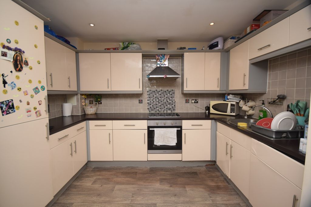 Property photo 2 of 10 Kitchen