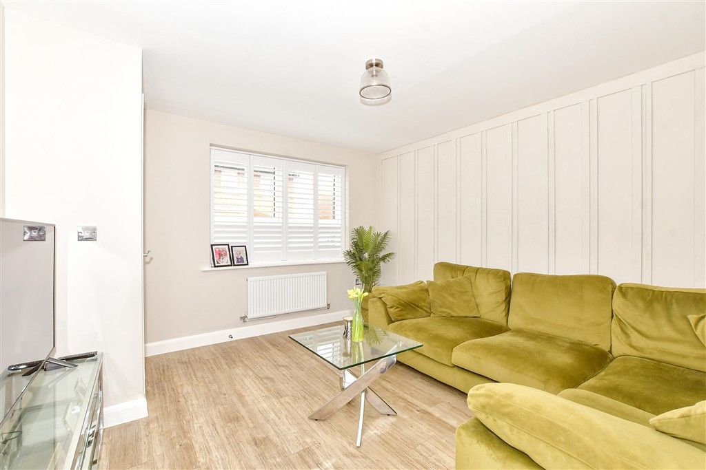 Property photo 3 of 9 Lounge