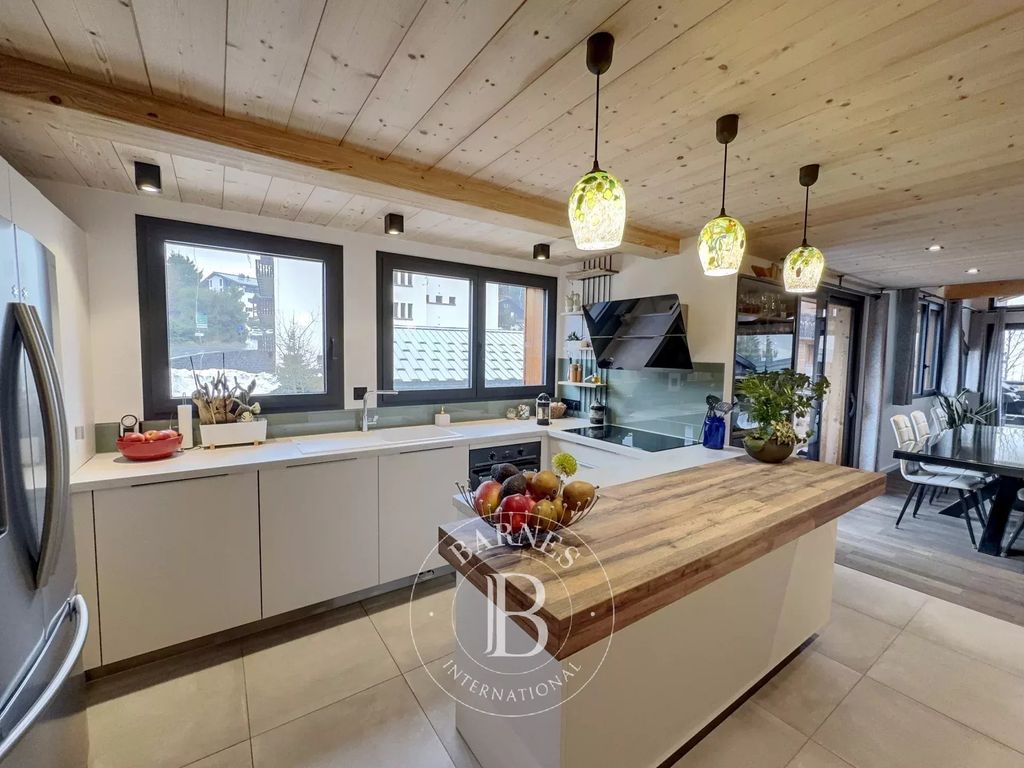 Property photo 3 of 77