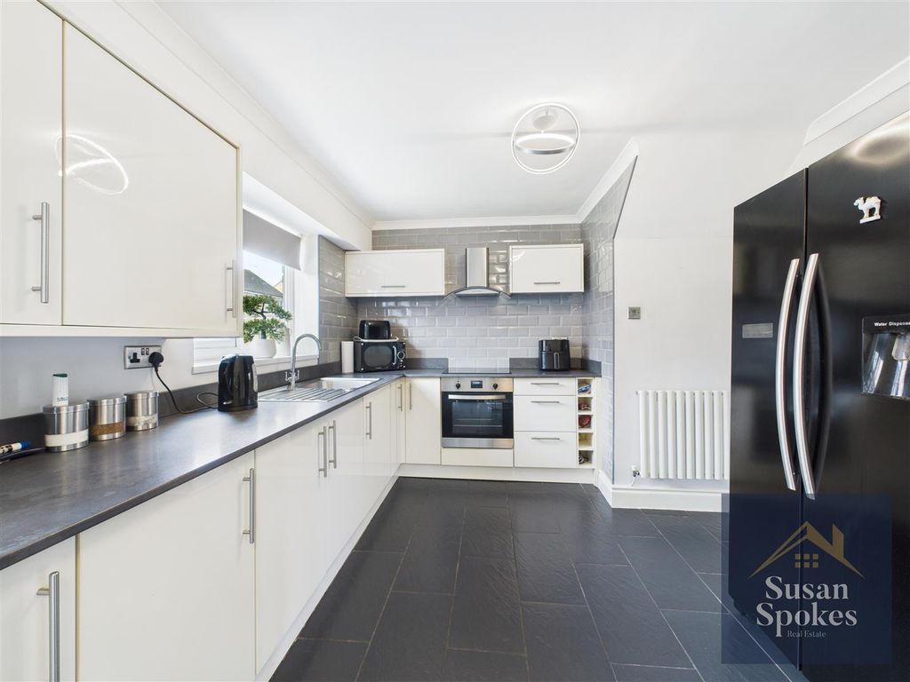 Property photo 2 of 25 Cam01858G0-Pr0169-Still017.Jpg