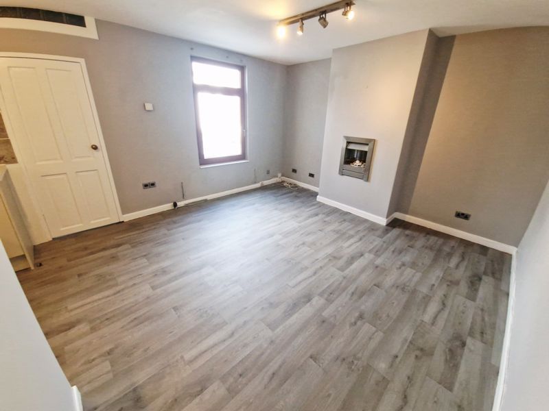 Property photo 3 of 9 Photo 12