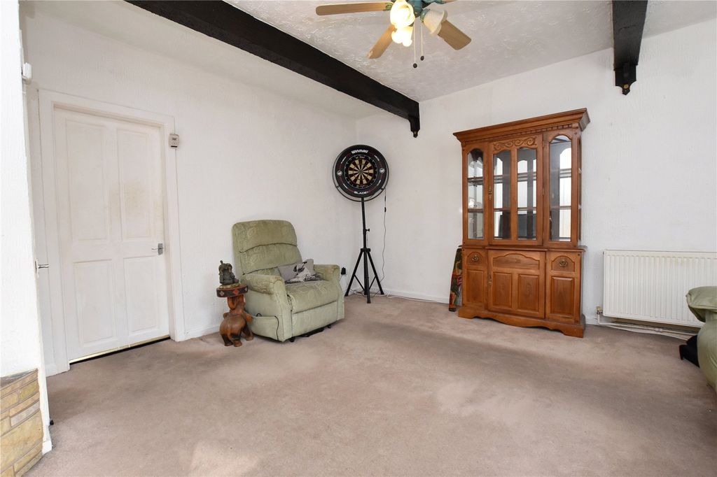 Property photo 3 of 23 Lounge