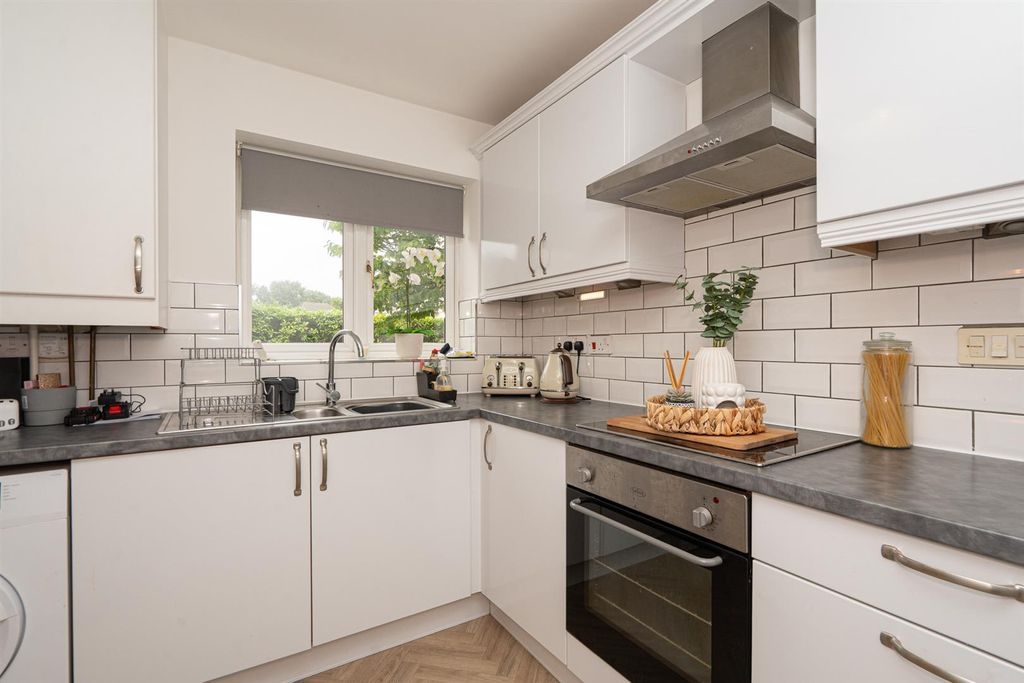 Property photo 2 of 16 Kitchen