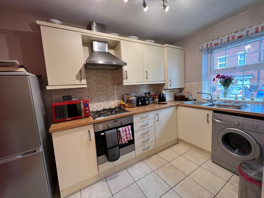 Property photo 2 of 8 Kitchen.Jpg