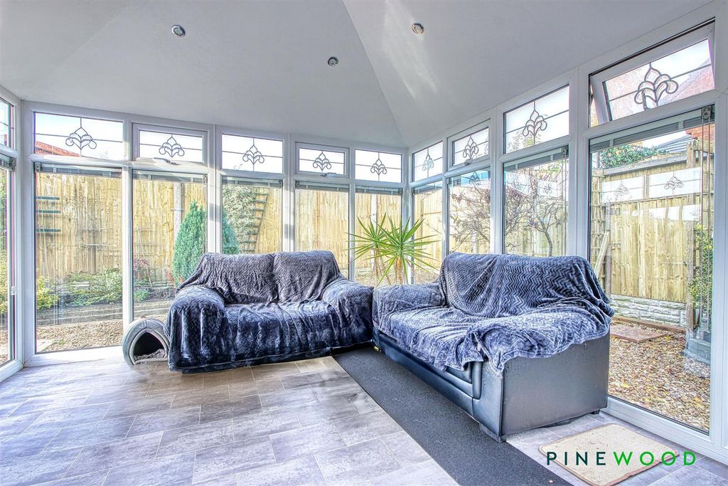 Property photo 2 of 27 Conservatory