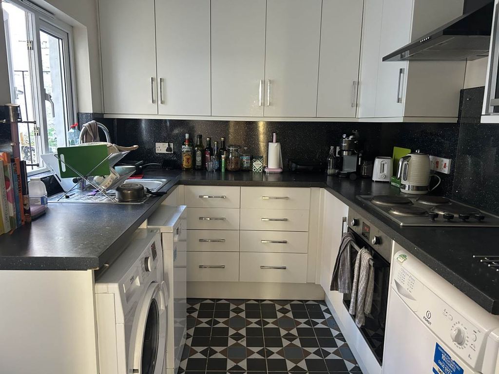 Property photo 2 of 8 Kitchen