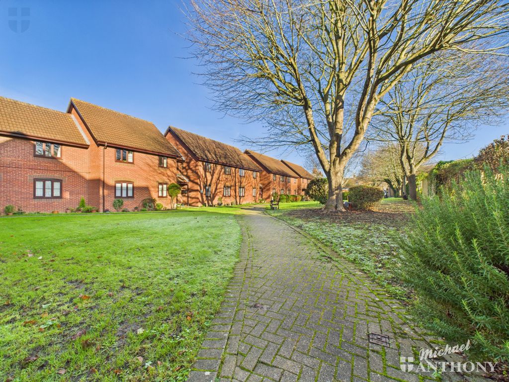 Property photo 3 of 10 Churchill Listing_883939_0008_2A54E629