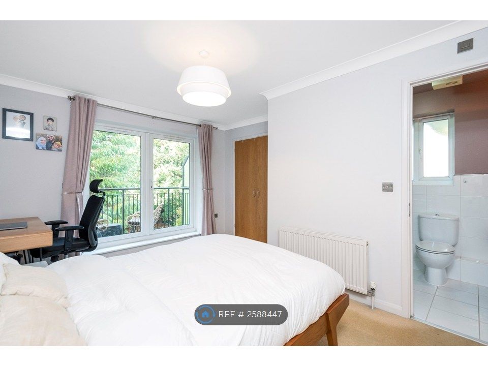 Property photo 2 of 11 Bedroom 1 With Ensuite