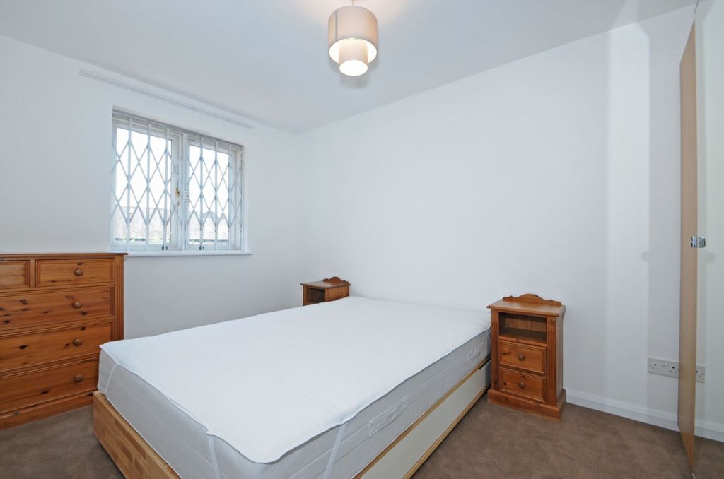 Property photo 3 of 6 Bedroom