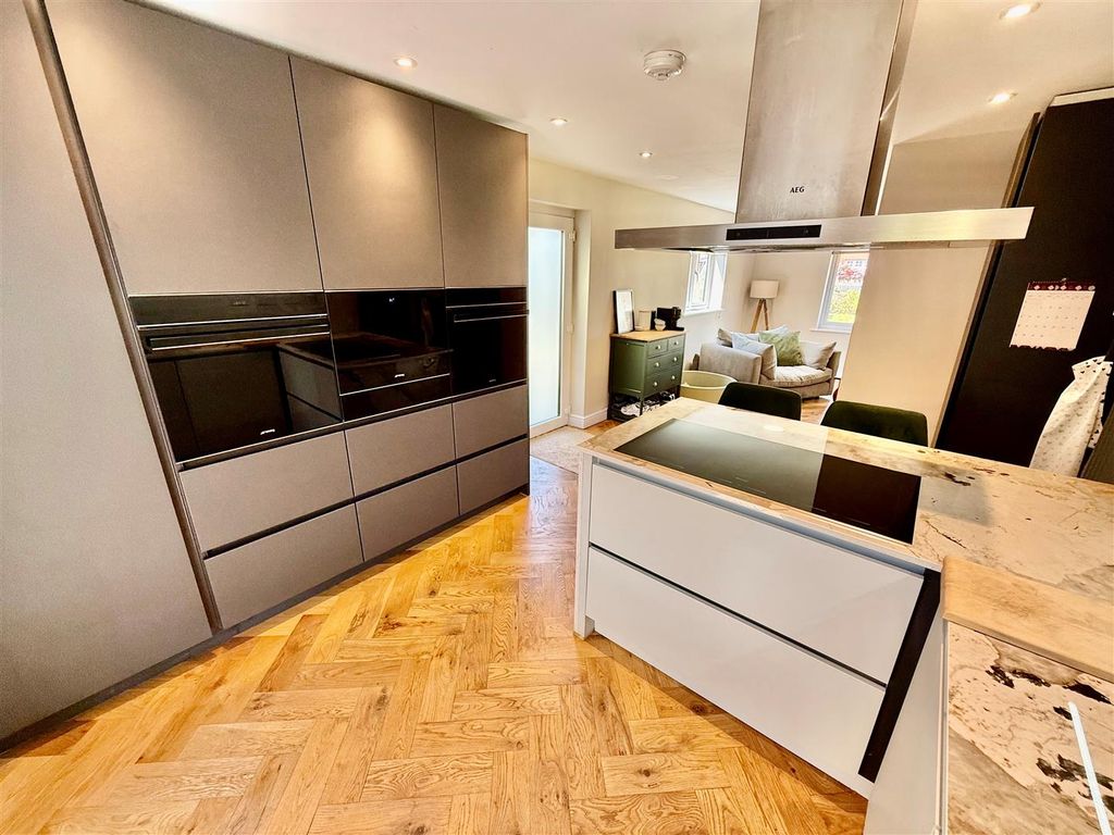 Property photo 3 of 24 Kitchen/Dining Room