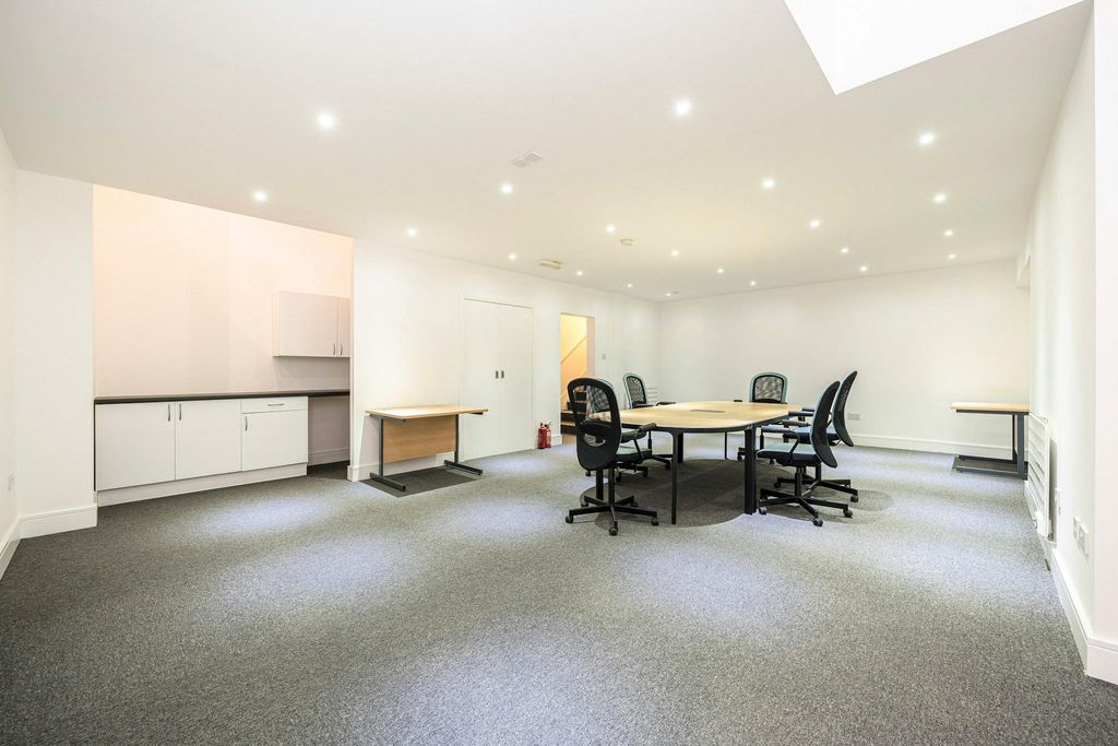 Property photo 3 of 10 Lwr Grd 1.Jpg