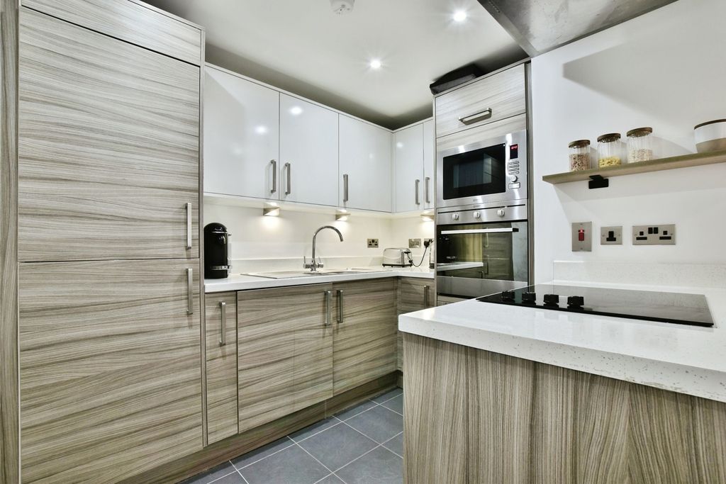 Property photo 2 of 22 Pbox-Img.Jpg