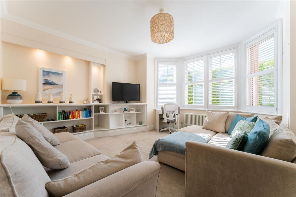 Property photo 2 of 17