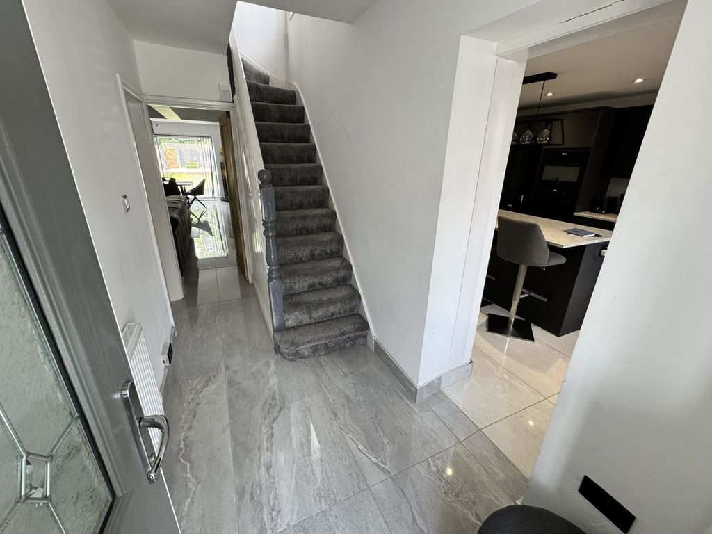 Property photo 3 of 32