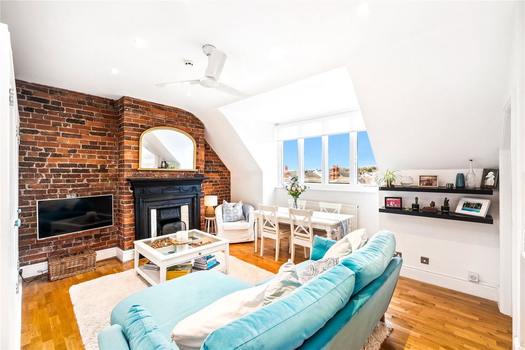 Property photo 3 of 17 Picture 3