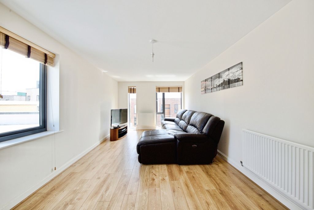 Property photo 3 of 11 Pbox-Img.Jpg