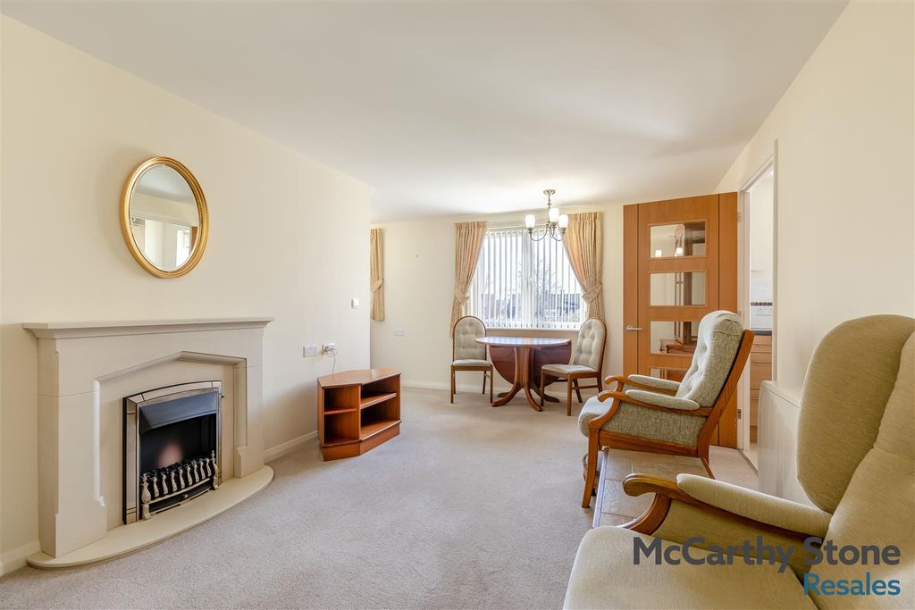 Property photo 3 of 32 8680514-Interior11.Jpg