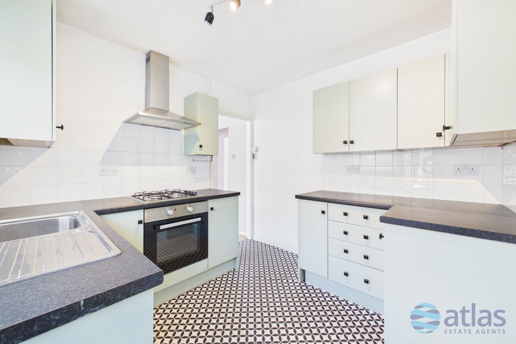 Property photo 3 of 17 Kitchen
