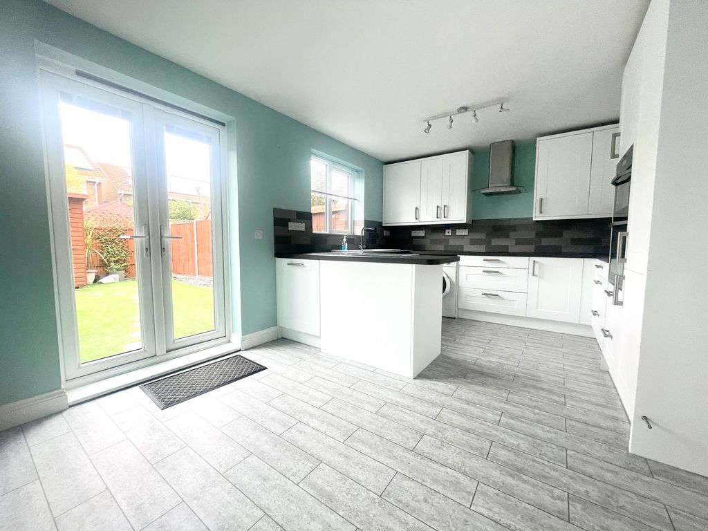 Property photo 2 of 12 Kitchen Diner