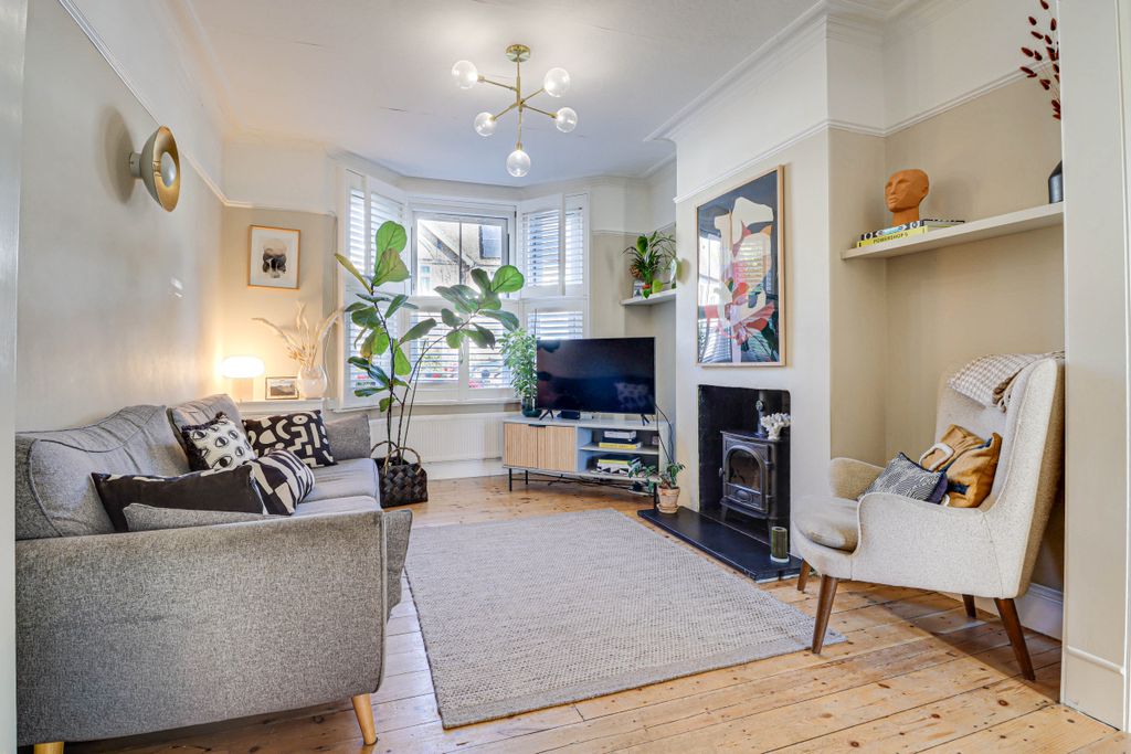 Property photo 2 of 17 Living/Dining