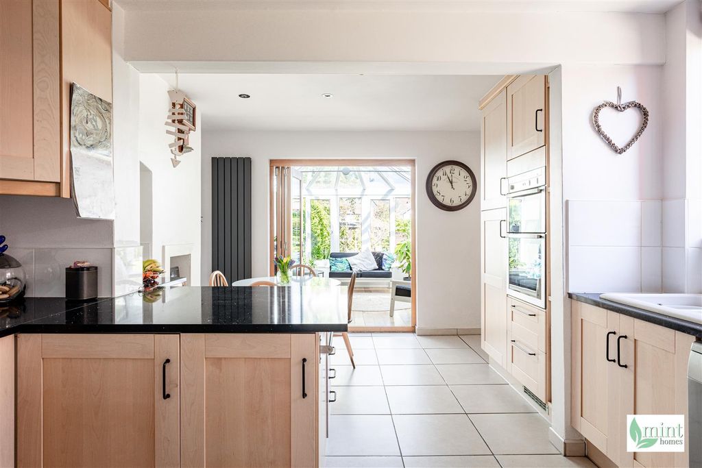 Property photo 2 of 37 Walden Park Road - Watermark-49.Jpg