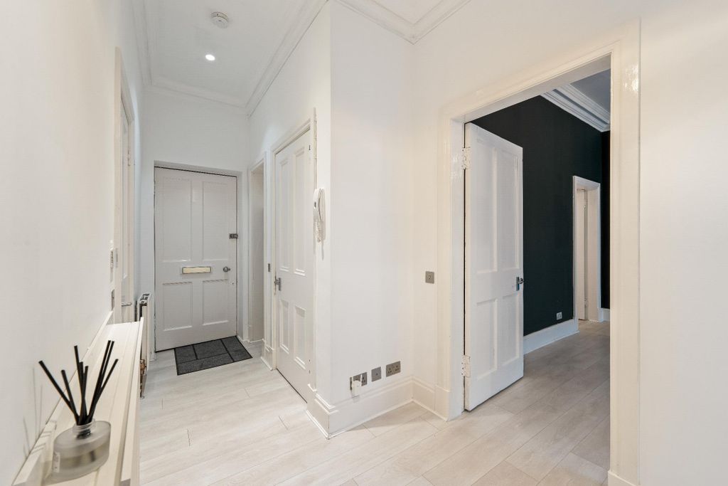 Property photo 2 of 32 Entrance Hallway
