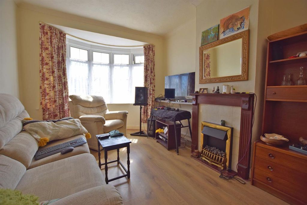 Property photo 2 of 9 Lounge