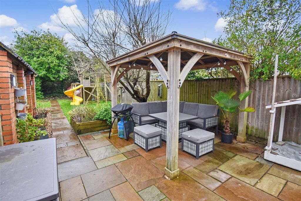 Property photo 2 of 17