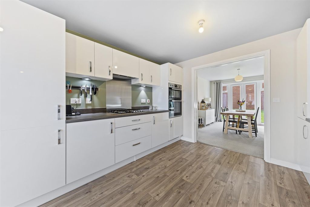 Property photo 2 of 28 41Darsdaledrweb17.Jpg