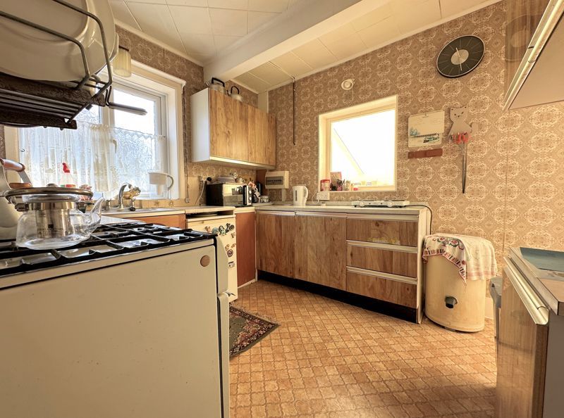 Property photo 3 of 18 Kitchen