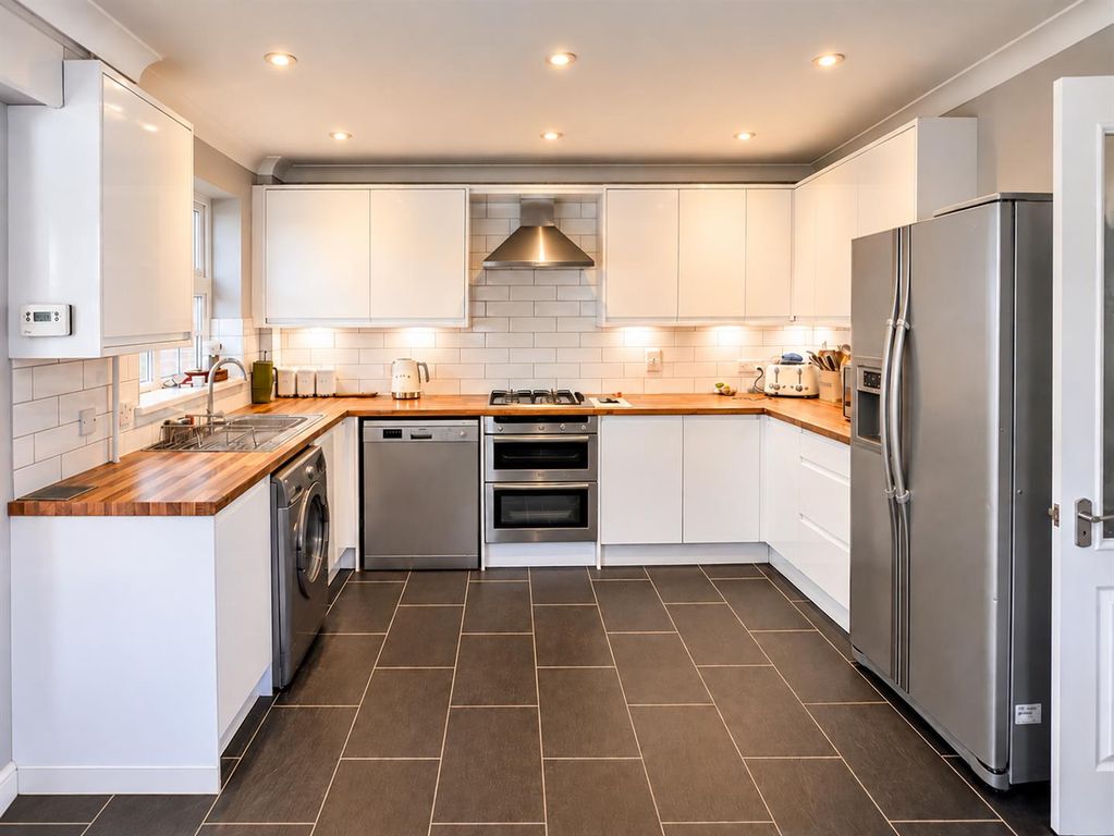 Property photo 2 of 15 Kitchen