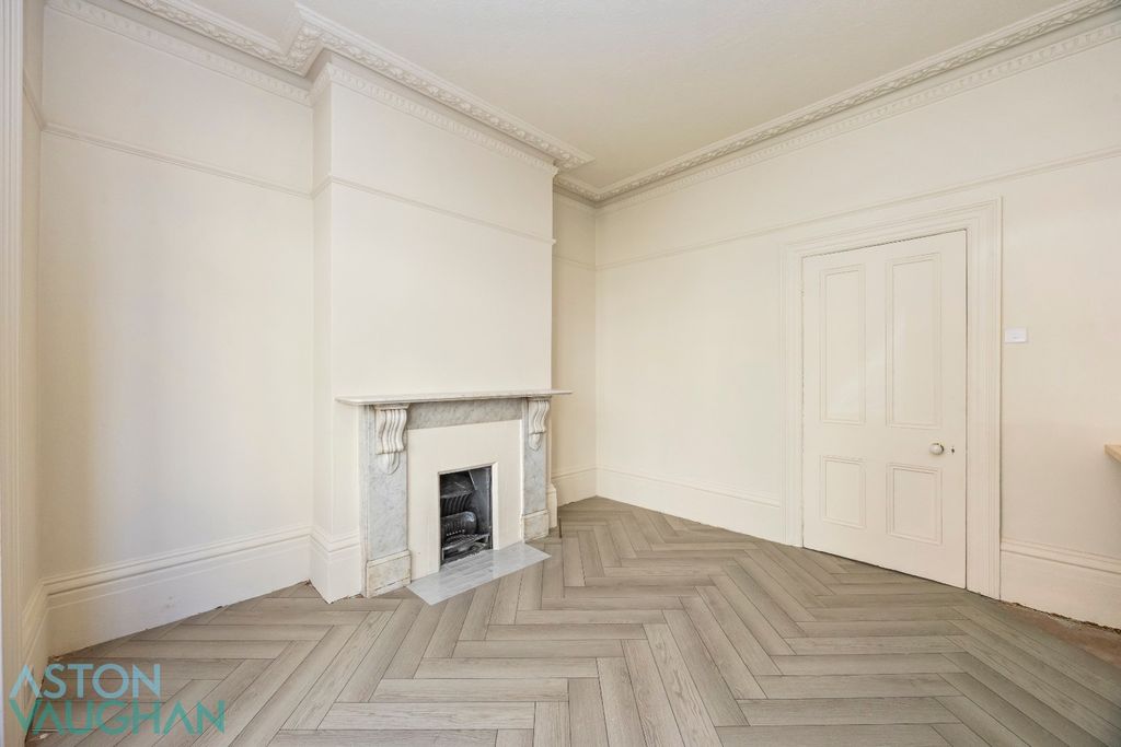Property photo 2 of 14 5476991