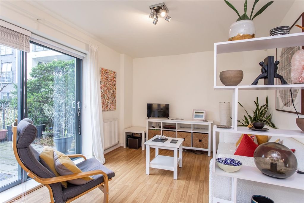 Property photo 2 of 18 Reception