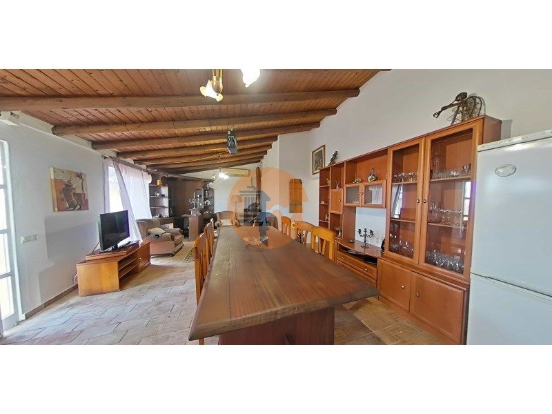 Property photo 2 of 61