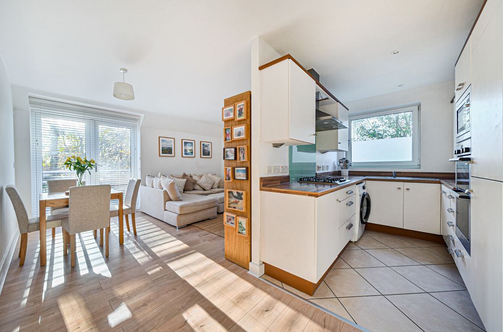 Property photo 2 of 13 1381278-10-691Aec...