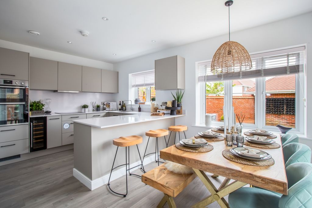 Property photo 3 of 16 69295 6 Morgan Wa...