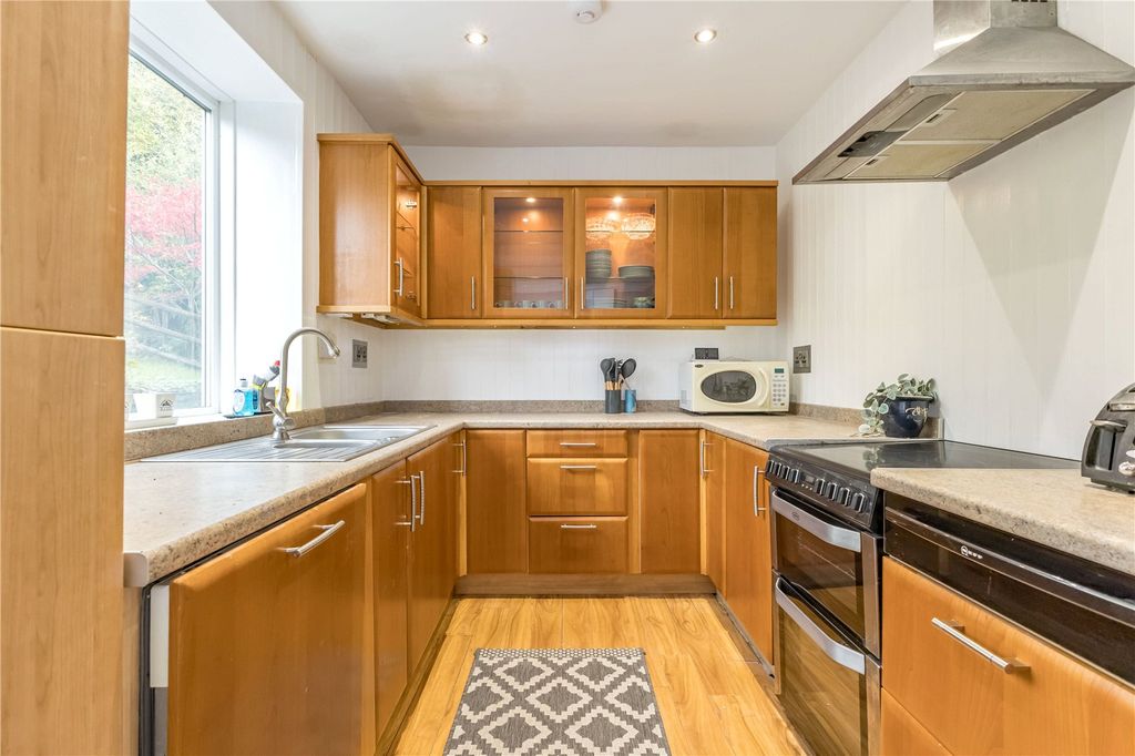 Property photo 3 of 17 Dining Kitchen